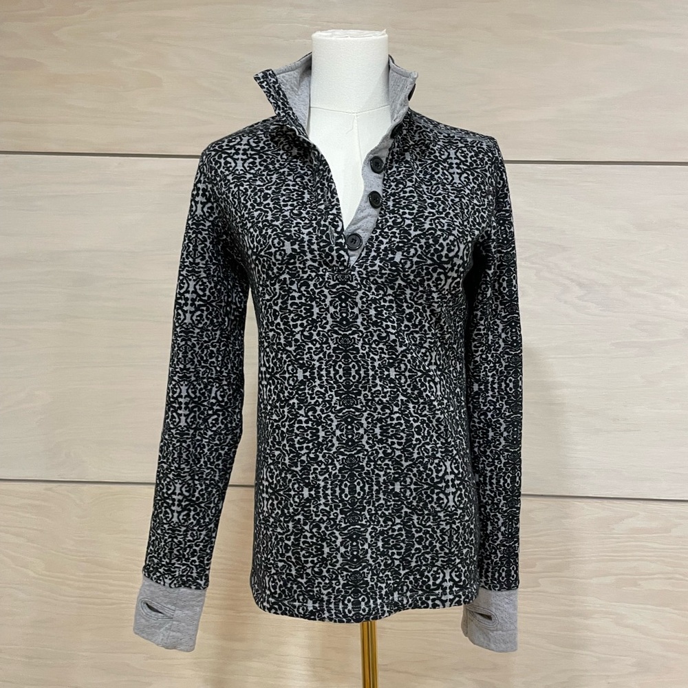Kavu Black and Gray Patterned Button-Up